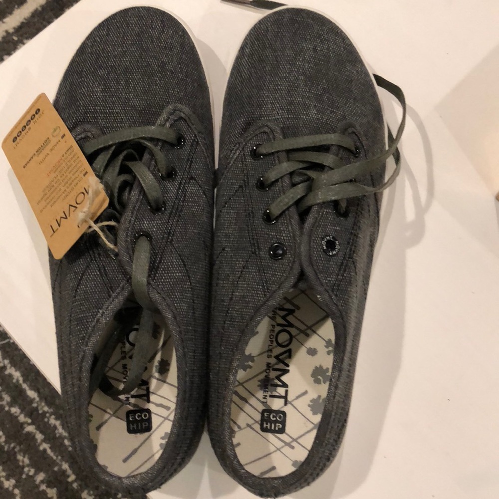 Brand new never used sneakers!!